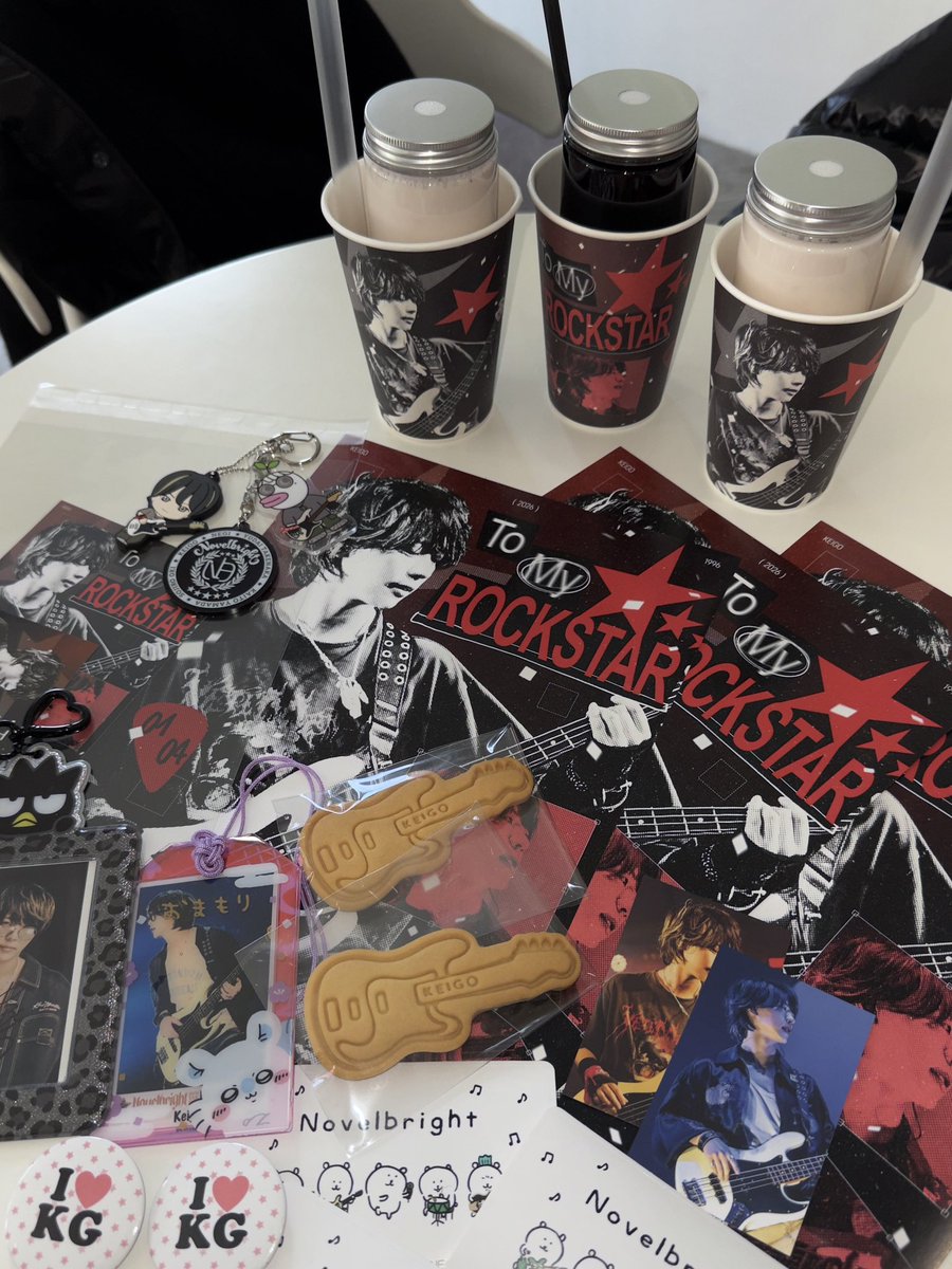 케이고 생카 다녀왔어용
나의 락스타 생일축하해 ♡.♡

#TO_MY_ROCKSTAR