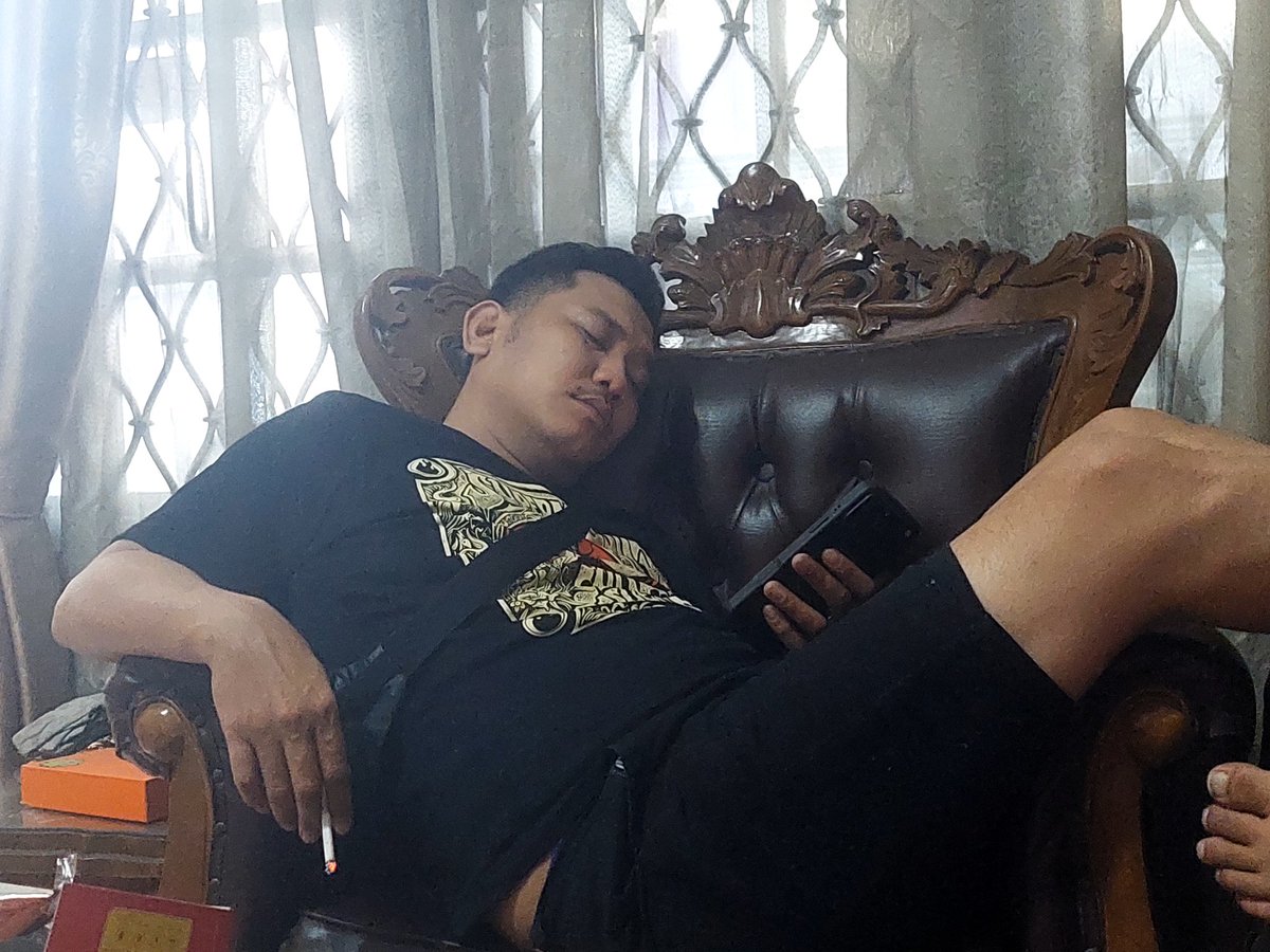 reddimas's tweet photo. @grok make him use bikini https://t.co/QqiAxTWfpK