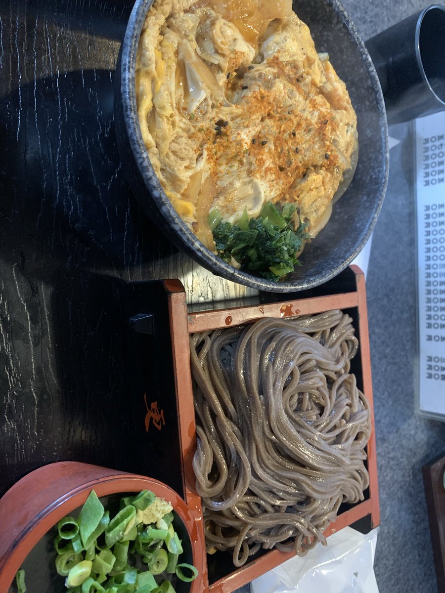 Kan_Neko7's tweet image. 年末に食べた年越しそばと瀬戸内の名物穴子丼！