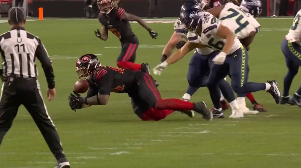 akashanav's tweet photo. Seahawks ended up with the ball both times https://t.co/eUxHl5bwvU