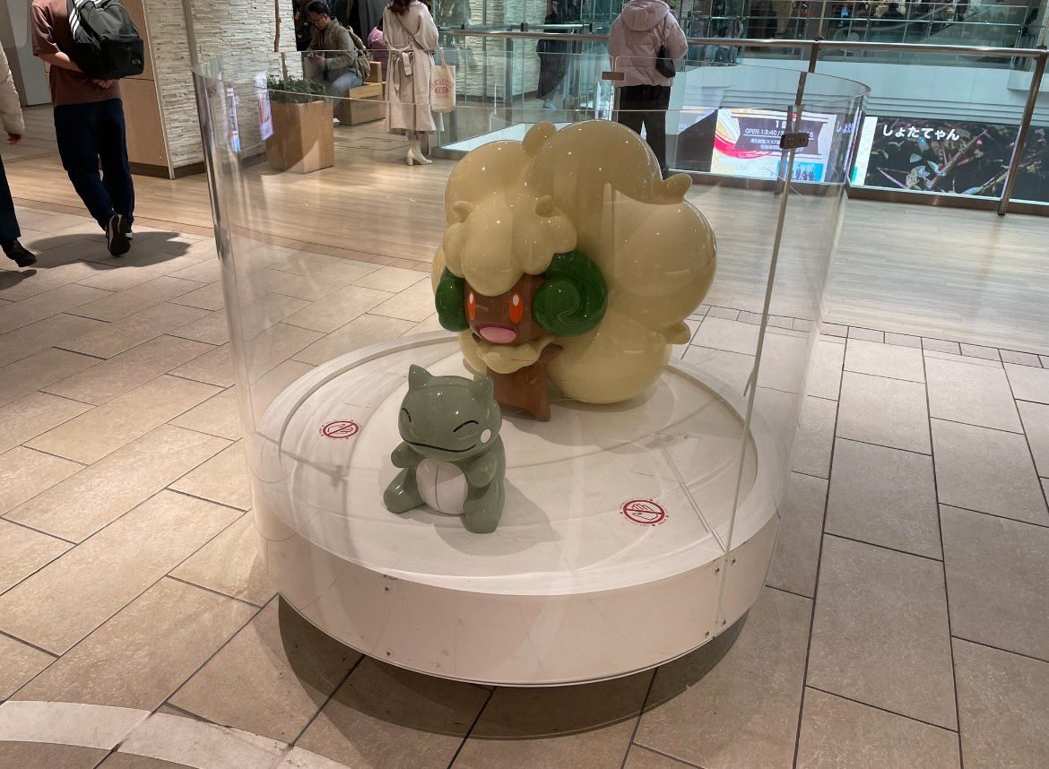 通行人を不快な気持ちにさせる配慮の欠けた展示