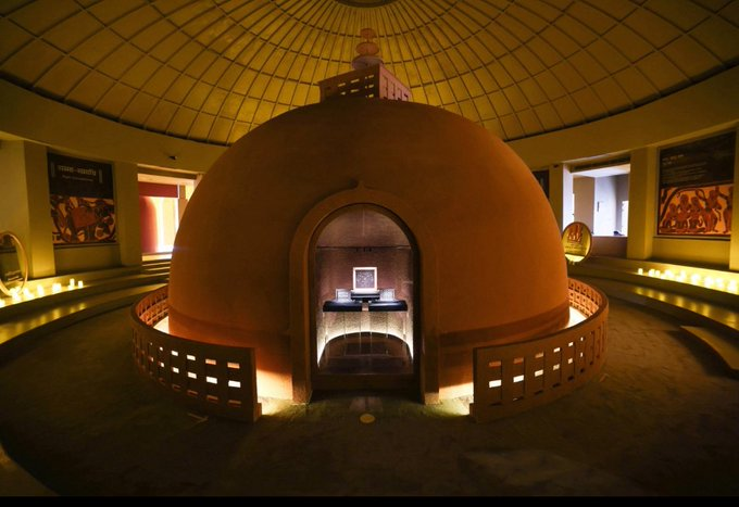 ChinaSpox_India's tweet image. 🌟 Awe-inspiring visit to the Grand International Exposition of Sacred Piprahwa Relics🙏

These ancient treasures remind us how Buddhism has been a sacred bridge between India &amp;amp; China for centuries—connecting hearts, minds, and cultures. 🤝🌏