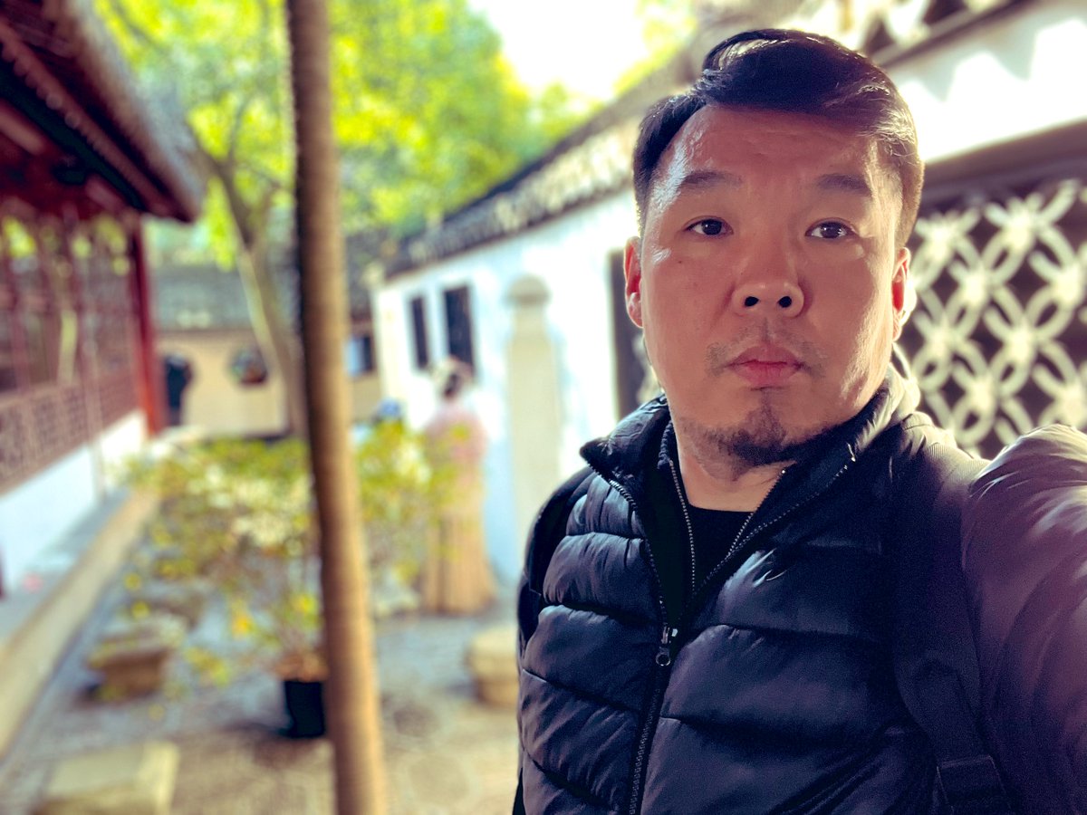 Би хазгай гишгиж, хальтарч унаж үзсэн бас ижил нэгнийг хайрлаж хүндэлж явдаг. Тэд унахын хатууг, босохын жаргалыг мэддэг бусдыг ойлгож туслаж дэмждэг🫰 үнэн үг шүү гээд л бодоод явжээшд аягүү их зүйл боддог бжээ гэснээс ганц зураг шахчихдаг юмуу хдэн фаав нь хаа юм