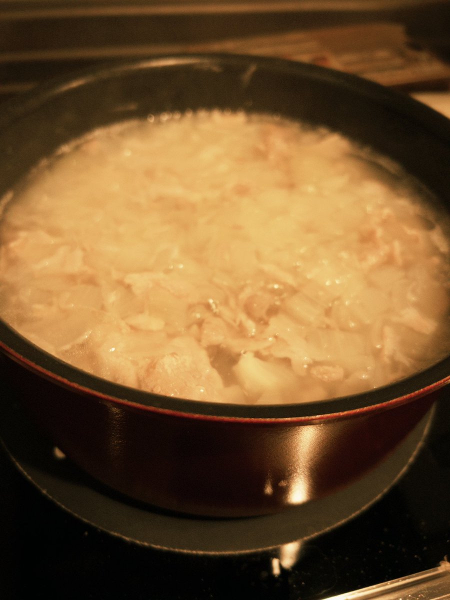 仕事はじまるの嫌すぎるのでありえない量の具材を煮込むぞ！