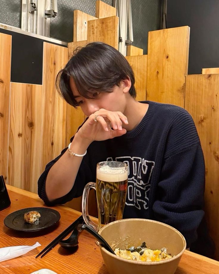 wiscleur's tweet image. @khvxae — jeonghan, robin, aggretsuko ! 🦊💝