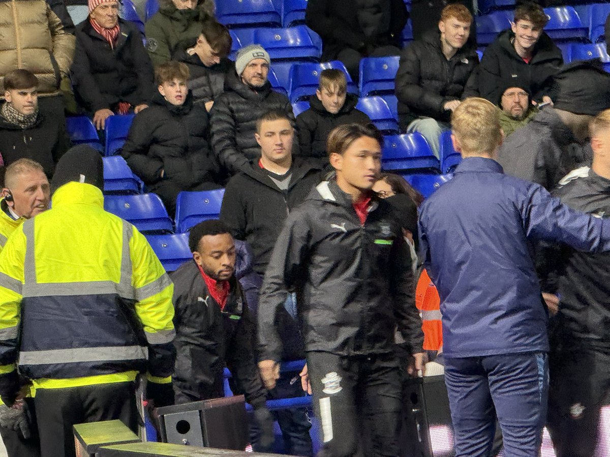 teru_tokyo2020's tweet image. 今回の遠征の最大の目的は松木玖生
カラバオでの得点後に渡英を決めたものの、その直後からメンバー外が続く厳しい状況

ダメ元で渡英して、迎えた初日に4ヶ月ぶりの出場、さらに移籍後初先発
こんなことある？と言いたくなる展開

久しぶりに本人と話せてこれからも頑張ってと言えたので言うことなし