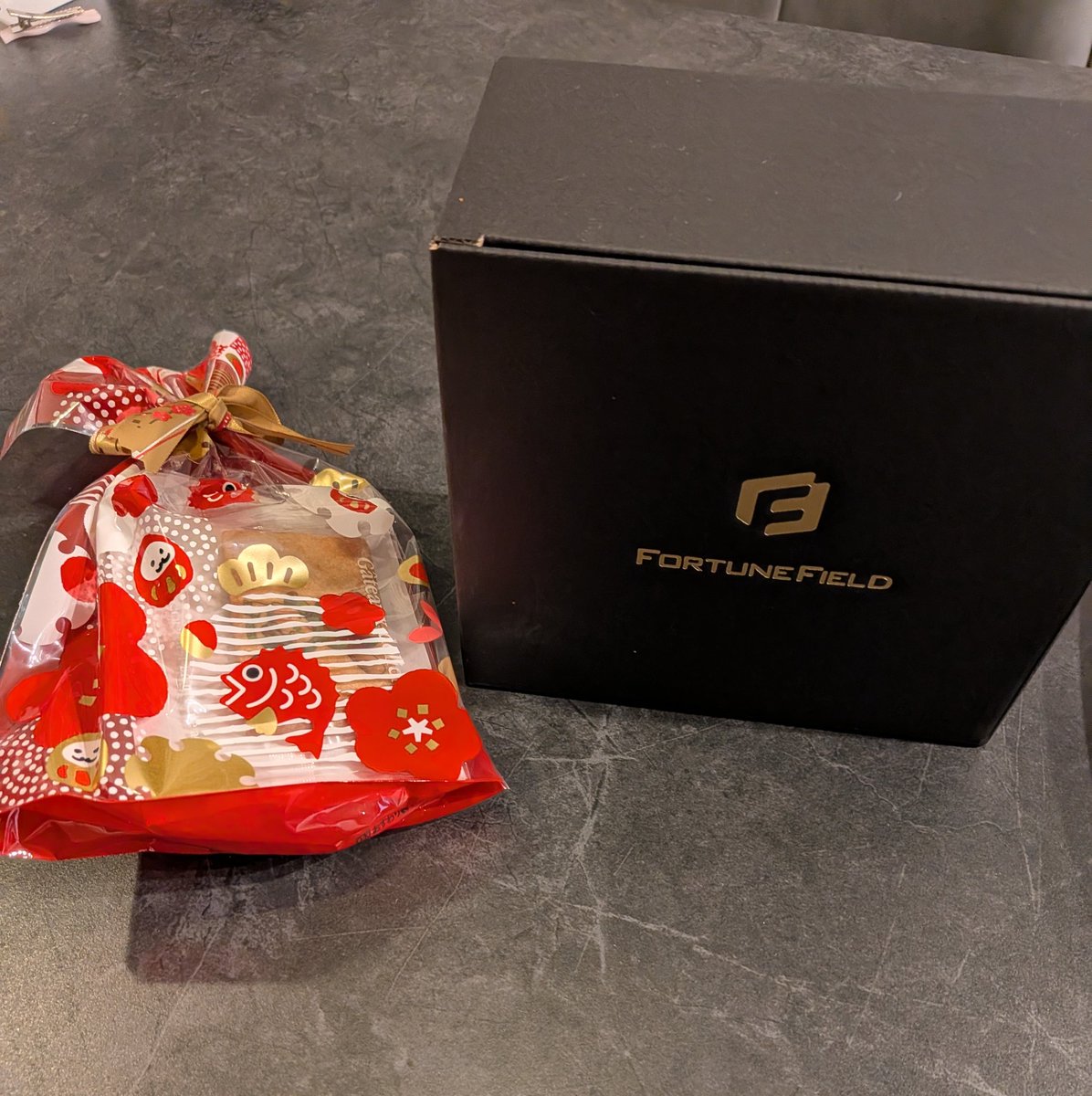 今年もお世話になります！
運試しにカプセルボックス引いてみたらフォーチュンフィールドのグラブケアセットでした！