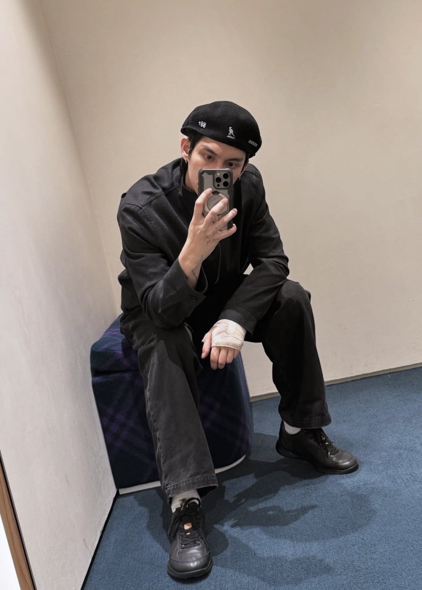 アイドル BrightWin 鏡越しでmom撮ってるのかわいい🥰🫶 BrightくんのDayoffはハンサムで