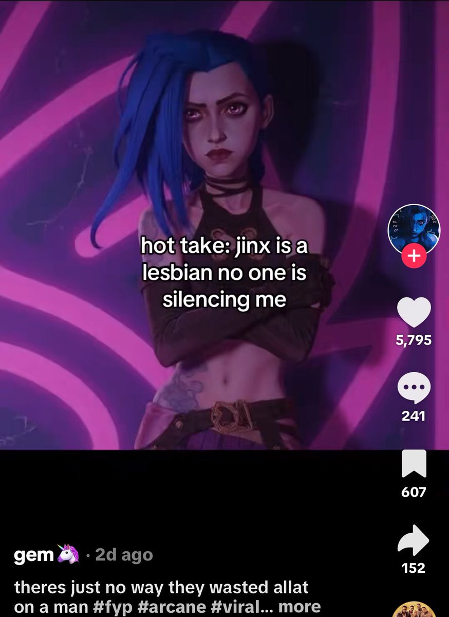 Да да, а Вай гетеросексуалка, и с Кейтлин они как сестры. 
Марш в свою  в палату😑