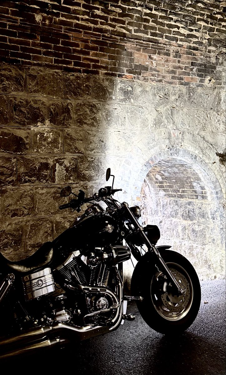 FXDF_FATBOB_BOB's tweet image. 快晴のち曇り空🌥️

初乗りは恒例の
野間の大けやきと
観音様からスタート🏍️💨
その後
路面凍結に気づかず
リヤタイヤ滑ったけど
何とか持ち直した…😌