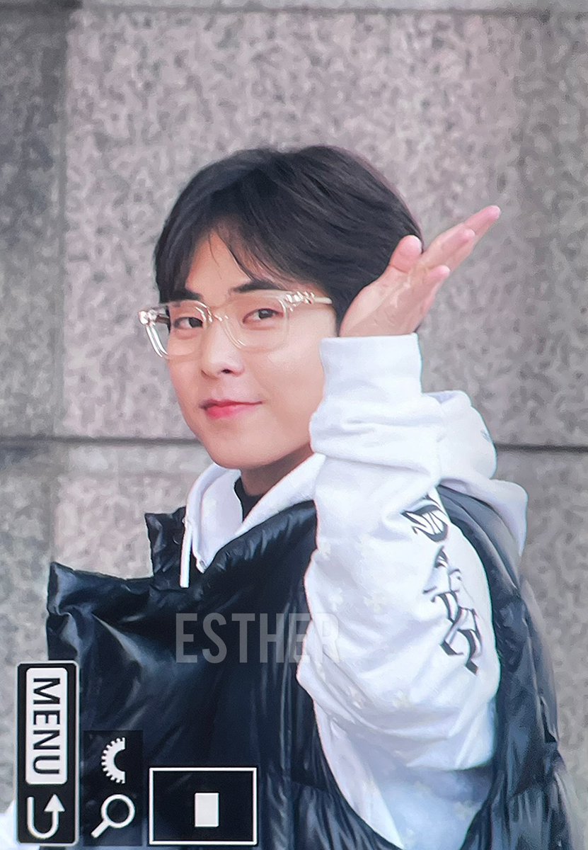 Ace_BBH's tweet image. XIUMIN CAME TO BAEKHYUN'S REVERIE DOT DAY 3 CONCERT!!!! 😭🤍