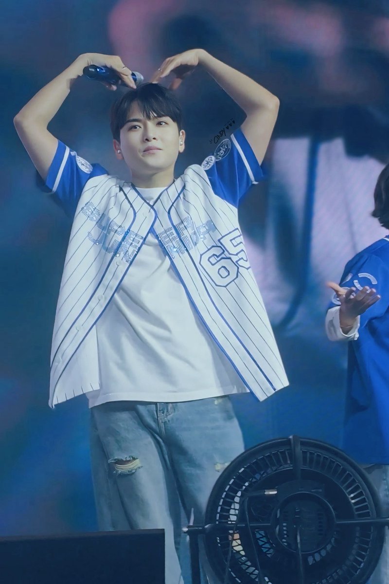 cindiies's tweet photo. 260103 SUPER JUNIOR SUPER SHOW 10 IN SINGAPORE DAY 2

🫶🏻🫶🏻

#슈퍼주니어 #SUPERJUNIOR
#려욱 #RYEOWOOK 
#SUPERSHOW #SUPERSHOW10
#20th_Anniversary_TOUR #SS10inSINGAPORE https://t.co/0uFjn33ezE