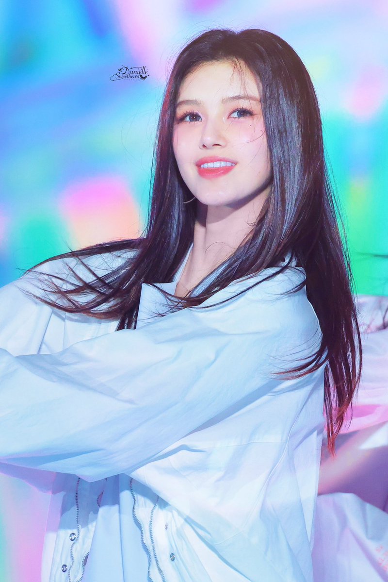 2년 전 다니 
1년 전 다니

#Always_With_Danielle 
#다니엘 #Danielle #ダニエル