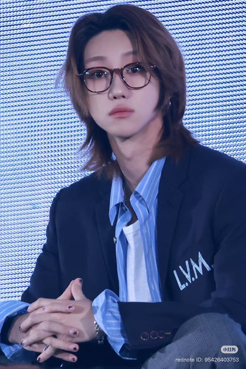 stargyust's tweet image. never getting over this pretty minghao look 😚