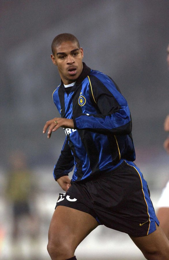 🗣️ Adriano: “I will never forget my first match with Inter, against Real Madrid, a friendly at the Santiago Bernabeu. I came on. Shortly after, I was fouled in front of the box and took the ball to take the free kick. Suddenly, guess who comes up behind me to say: “No, no, no,
