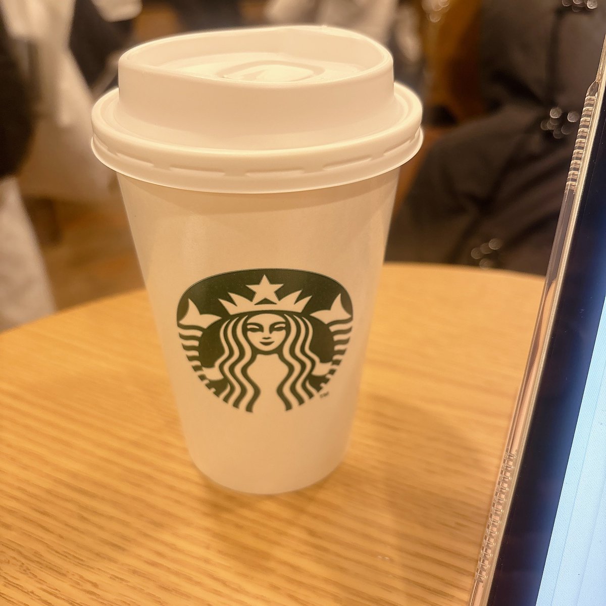 mee_meecos's tweet photo. 2026年のスタバ初め☕️勉強始め✏️
　
今年は1日1時間で良いから、毎日学びの時間を取ることが目標✨

おみくじ大吉だったから、できる気がしてます（笑） https://t.co/n5vvoNDkbR