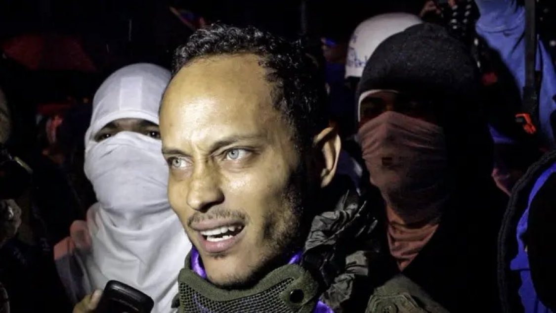 Mi recuerdo para Óscar Pérez, el policía que hizo frente a maduro y que cuando fue asesinado junto con todos los suyos y las más de 90 personas que reclamaban elecciones libres, todos los que ahora hablan de derecho internacional callaron.