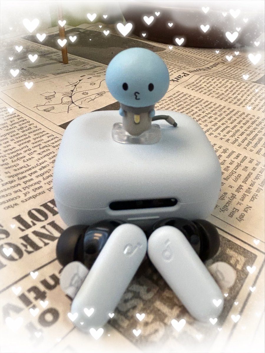 欲しかったイヤホン 水色発見💡 またひとつ水色のものが 増えました