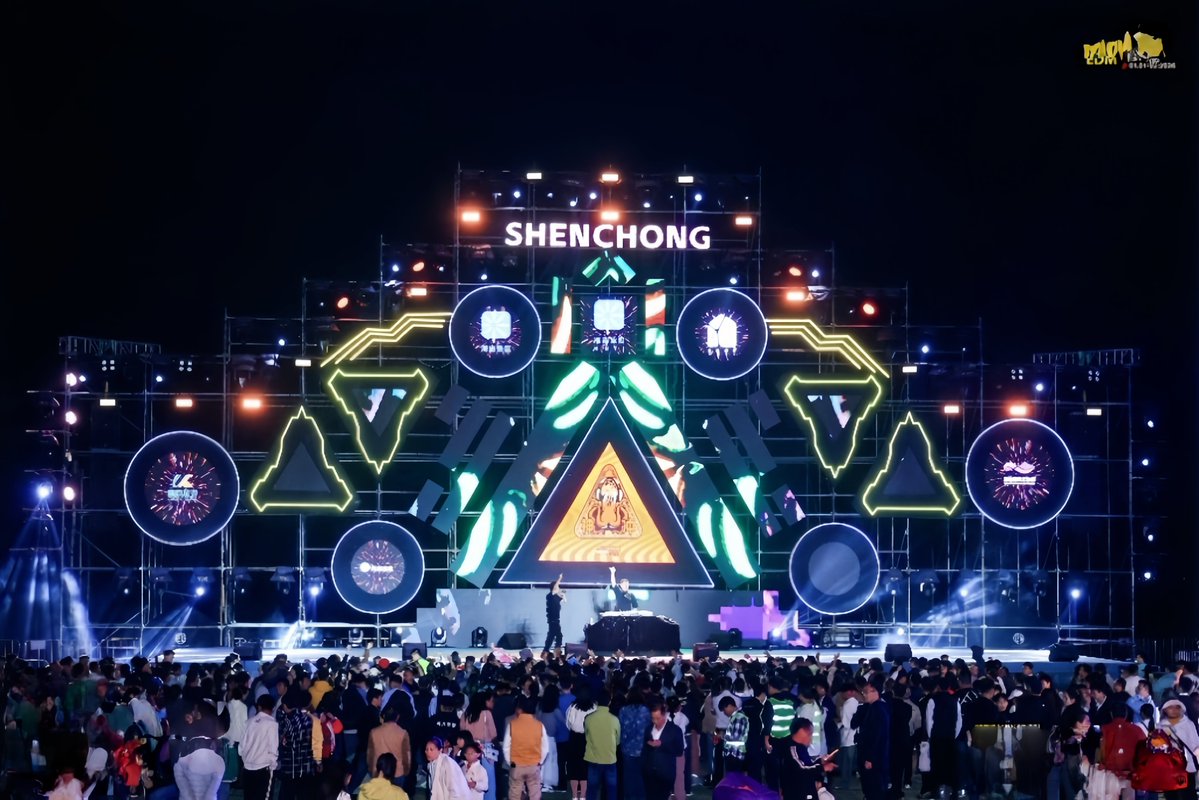 During the 2026 New Year holiday, the Shenchong Coastal Resort in Danzhou City also attracted a lot of tourists from both within and outside the province. Here, visitors can stroll through ancient fishing villages, enjoy the modern vibe at an electronic music festival, and