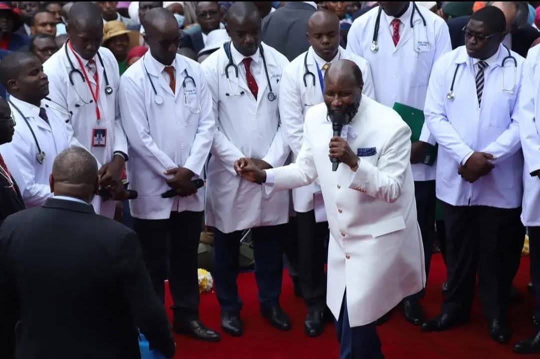 Wanjiru2027's tweet image. Start with these mfs who think wearing a stethoscope qualifies them as doctors. 

Medicine is science, not Owuor sermons. 

Sending patients to church instead of treating them is dangerous. 
Revoke their licences. Protect patients.