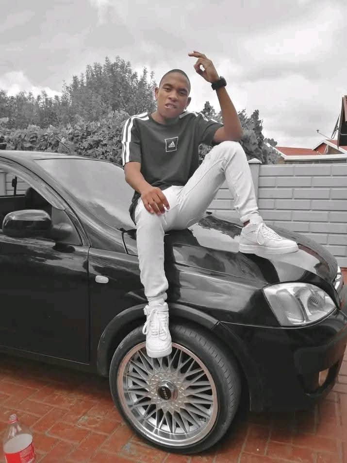 Patriot_S_A's tweet image. Residents of Dennilton, under the Elias Motsoaledi Local Municipality, are living in fear due to the activities of an alleged gang leader, Samkelo Mahlangu, and his associates, who are reportedly terrorising the community. According to residents, the individual dropped out of…