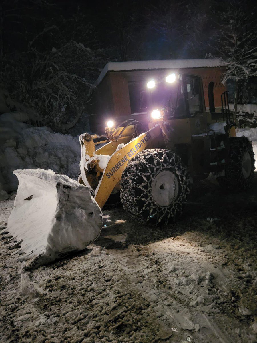 İlçemizde hafta boyunca karla mücadele çalışmalarından aydınlatma çalışmalarına, asfaltlama çalışmalarından betonlama çalışmalarına kadar ilçemizin öncelikli ihtiyaçlarına yönelik yoğun bir çalışma programı yürüttük.

Bununla birlikte tüm birimlerimizle hizmetlerimizi aralıksız