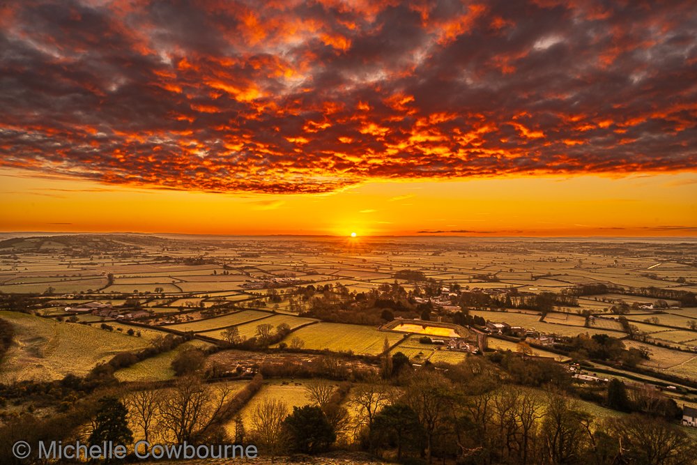 Glastomichelle's tweet image. Birthday sunrise from Glastonbury Tor. It was a beautiful morning with a lava sky to start the day off with. ❤️