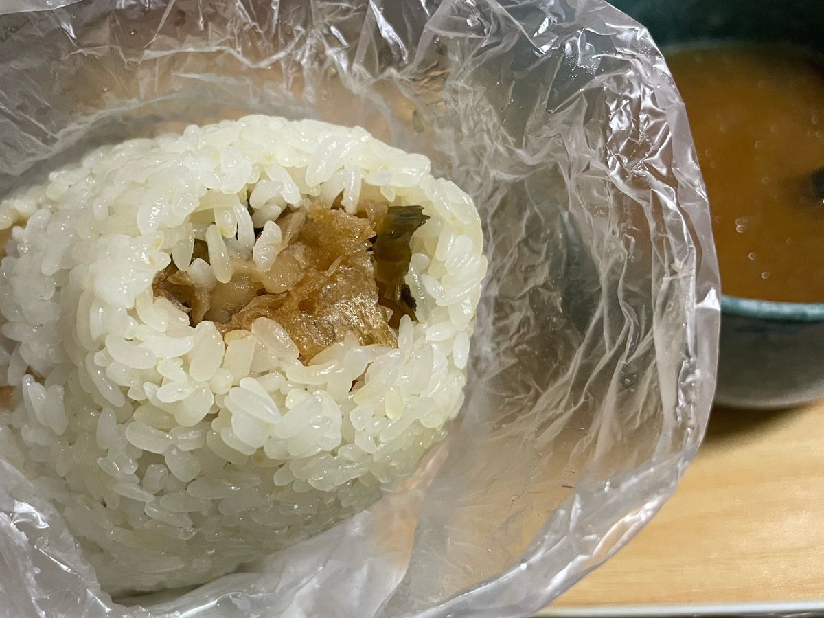台湾から持ち帰った飯團で晩ごはん。油條のサクサク感はなくなってても、おいしいものはおいしい😋。次はいつ行こうかなー、台湾。