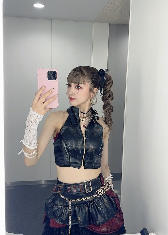 今年も色々な髪型挑戦したいなー！💈 髪切るかも永遠に迷っとります