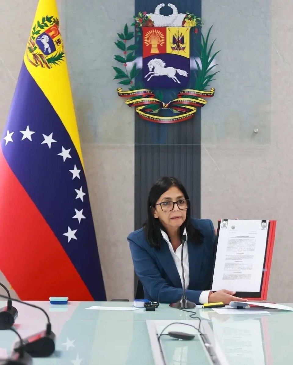 委内瑞拉副总统罗德里格斯已经根据宪法宣誓代理总统，巴西第一个承认表示支持！ 大概会跟2013年查韦斯去世，副总统马杜罗接任一样，一个月之后提前举行 总统大选。 然后，美国支持的人败选，美国不承认选举结果。 不选出美国喜欢的人，就是不民主，就要一直民主下去。 循环………