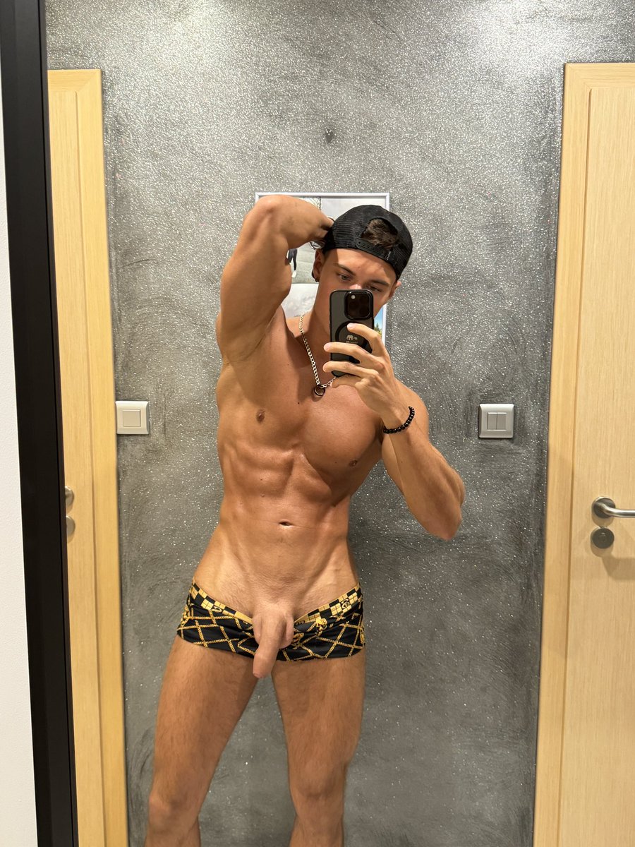 Be a good boy and get on your knees for me😈 <a href="/MuscleCoupleX/">MuscleCoupleXX</a>