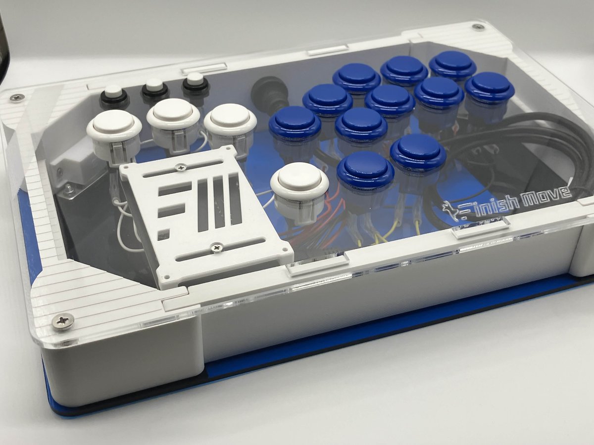 FinishMove_ll's tweet image. レバーレスコントローラー『Finish Move』午年を駆け抜けろキャンペーンとして、
抽選で1名様に『Finish Move』（PC用プロトタイプ/クリア白青）をプレゼント！

※プロトタイプにつき実機デザインは異なる場合もございます。予めご了承ください。

・応募条件…