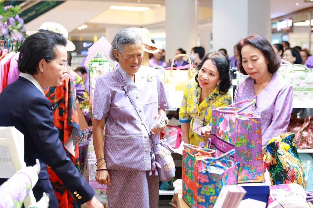 เทิดทูนสถาบันพระมหากษัตริย์ tweet media
