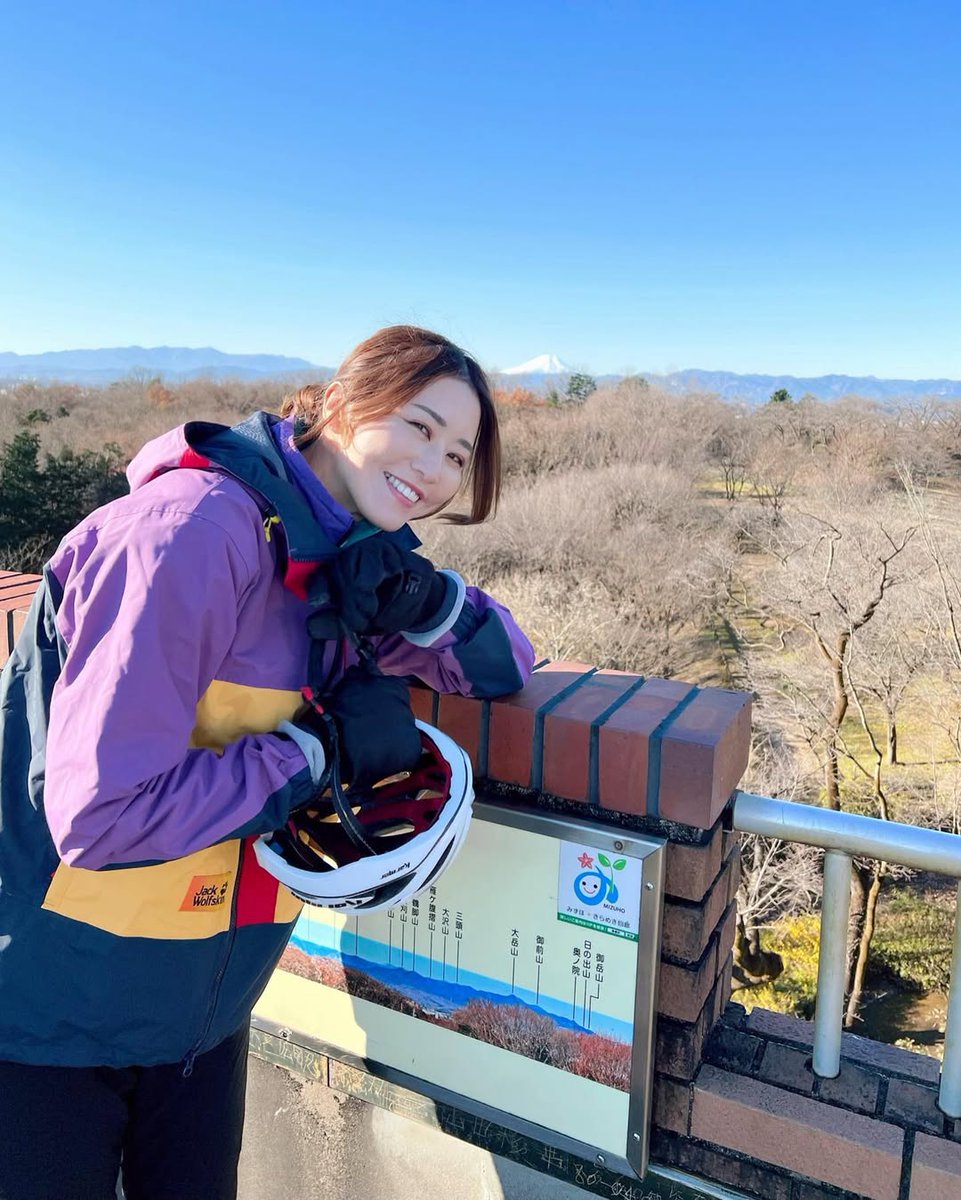 SingleMommye's tweet photo. 1月の自転車旅は、西多摩の富士見スポット巡り🚲🇯🇵 瑞穂町の六道山公園展望台からは壮観な眺めを楽しめました🗻🌅 福生の横田基地近辺は、インスタ映えするお店が沢山🗽 今年も西多摩のおすすめスポットを、インスタでも沢山紹介していきたいです🚲💕  #ジャックウルフスキン #自転車女子 https://t.co/XRBWw1BMkv