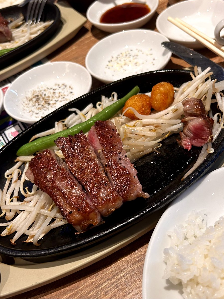 aprilsanta tweet media