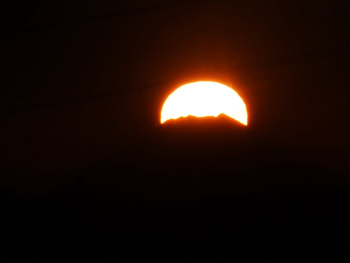 富士山よく見えたけど、太陽は山頂からだいぶ北よりに動いてた。数日間