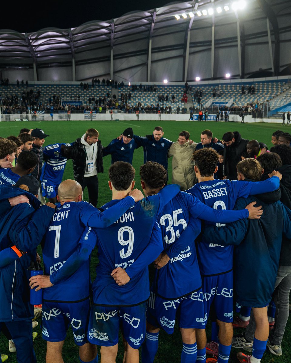 Enfin des compos simples et cohérentes(retour des 433 et 4231) depuis 3-4 matchs et une régularité retrouvée.
Pas un match fou, pas fan de certains choix comme le passage à 5 à la 60eme ou l’entrée d’Aiki qui n’a jamais rien montré, mais le job est fait!

Avec les retours de