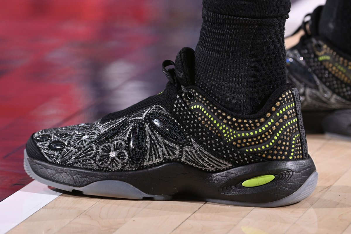 SoleRetriever's tweet image. 50 PIECE: Jaylen Brown tied his career-high with 50 points in LA wearing custom 741 Rovers 🛸 🛸 @FCHWPO