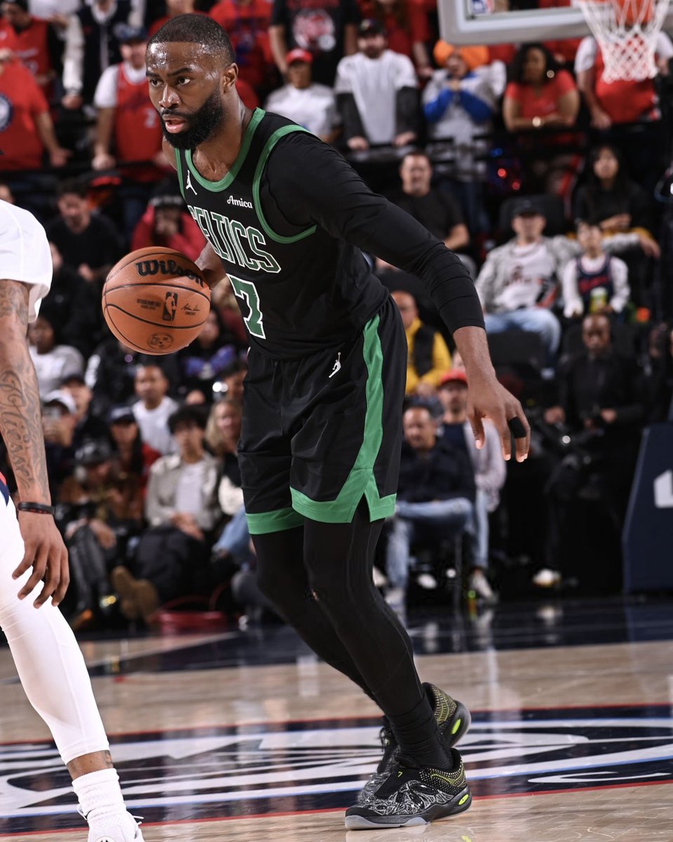 SoleRetriever's tweet image. 50 PIECE: Jaylen Brown tied his career-high with 50 points in LA wearing custom 741 Rovers 🛸 🛸 @FCHWPO