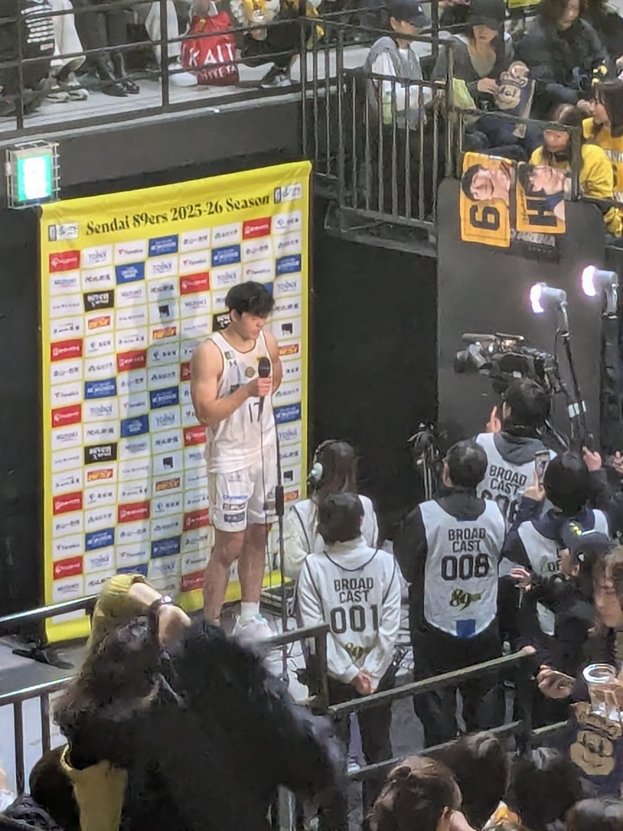 ブレックス勝利！
今年の応援は仙台への遠征からスタート。
紳司のいない分、開聖が14得点の活躍！
推しの敦也も11得点と若手が奮闘しました。
美味しいもの食べて、温泉入って帰ります😁

#ブレックス
#ゼビオアリーナ仙台
#仙台
#宇都宮ブレックス
#ティナ
#小川敦也
#星川開聖