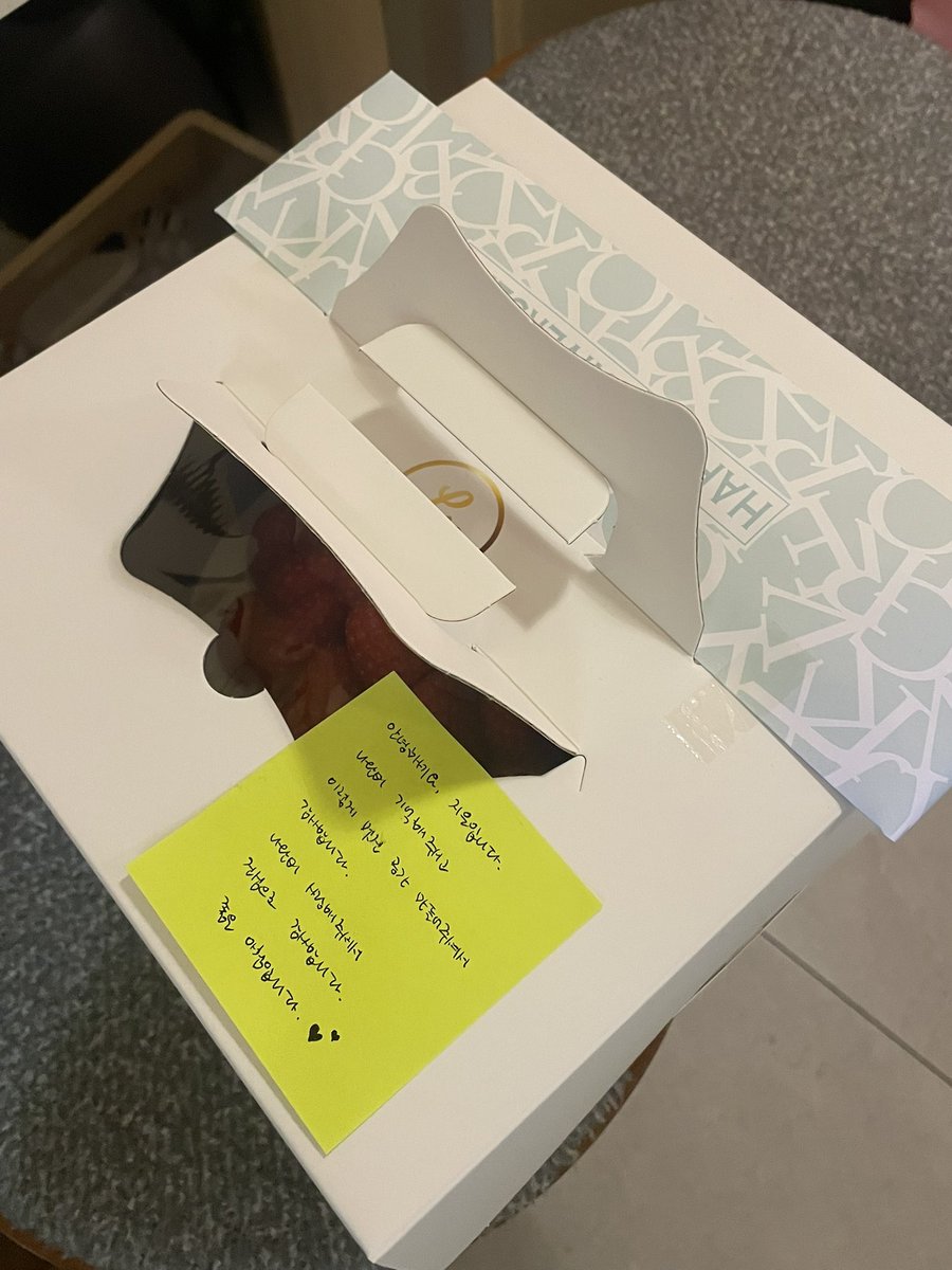 lovescout_0103's tweet image. 💗완벽히 티나는 연애💗

‘나의 완벽한 비서’ 지은 작가님께서 깡유커플만큼이나 달달한 딸기케이크와 함께 마지막날 카페에 방문해주셨습니다! 
감사합니다🥰

#나의완벽한비서_1주년_카페
#완벽히_티나는_연애