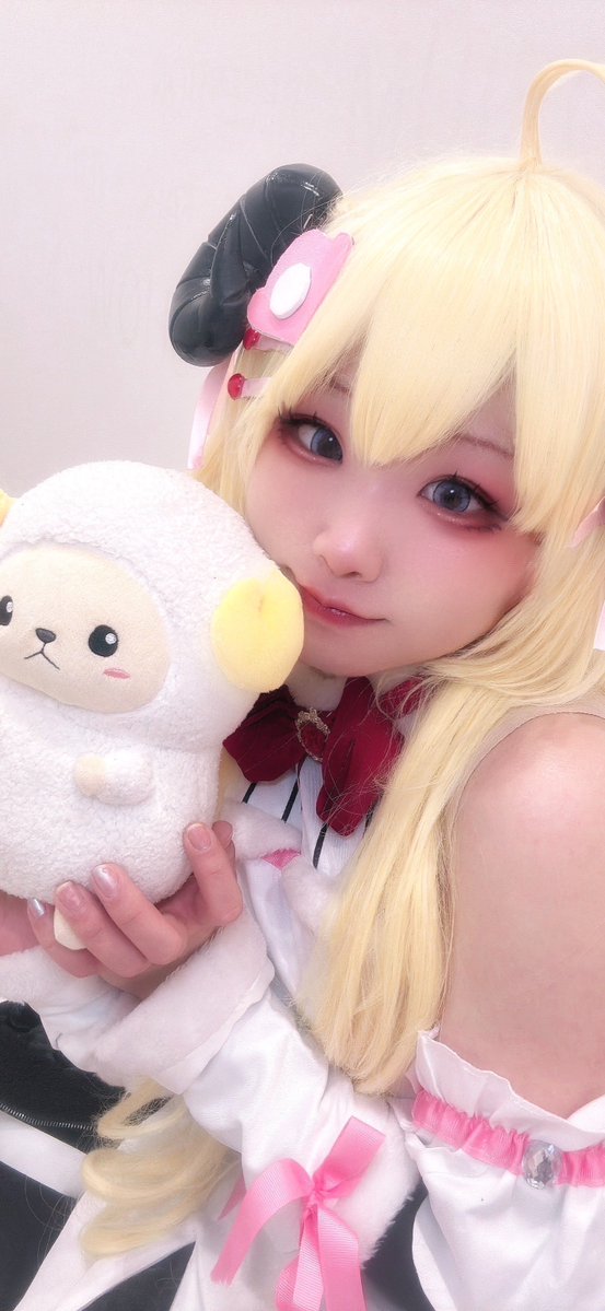 通常わためちゃんと正月わため🐏💛

 #アコスタさいたま #つのまきあーと