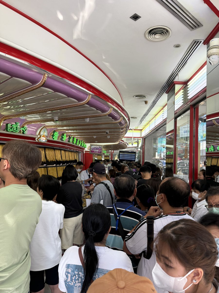 24金を買いに再びチャイナタウンに来たけど、24金はないって言われた😗🇹🇭