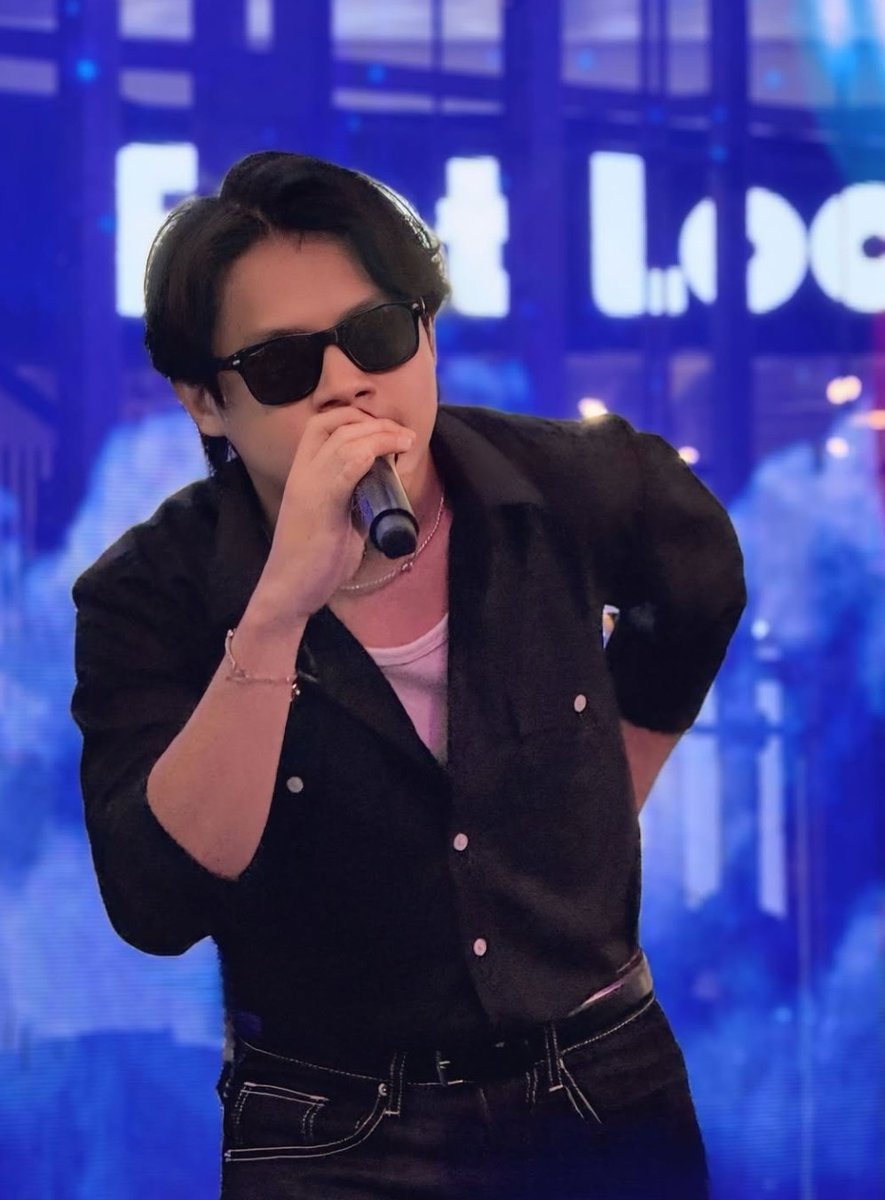 cowo kalo pake kemeja item gini kayakk💓💓💓

cr ig; @/indragsutedja