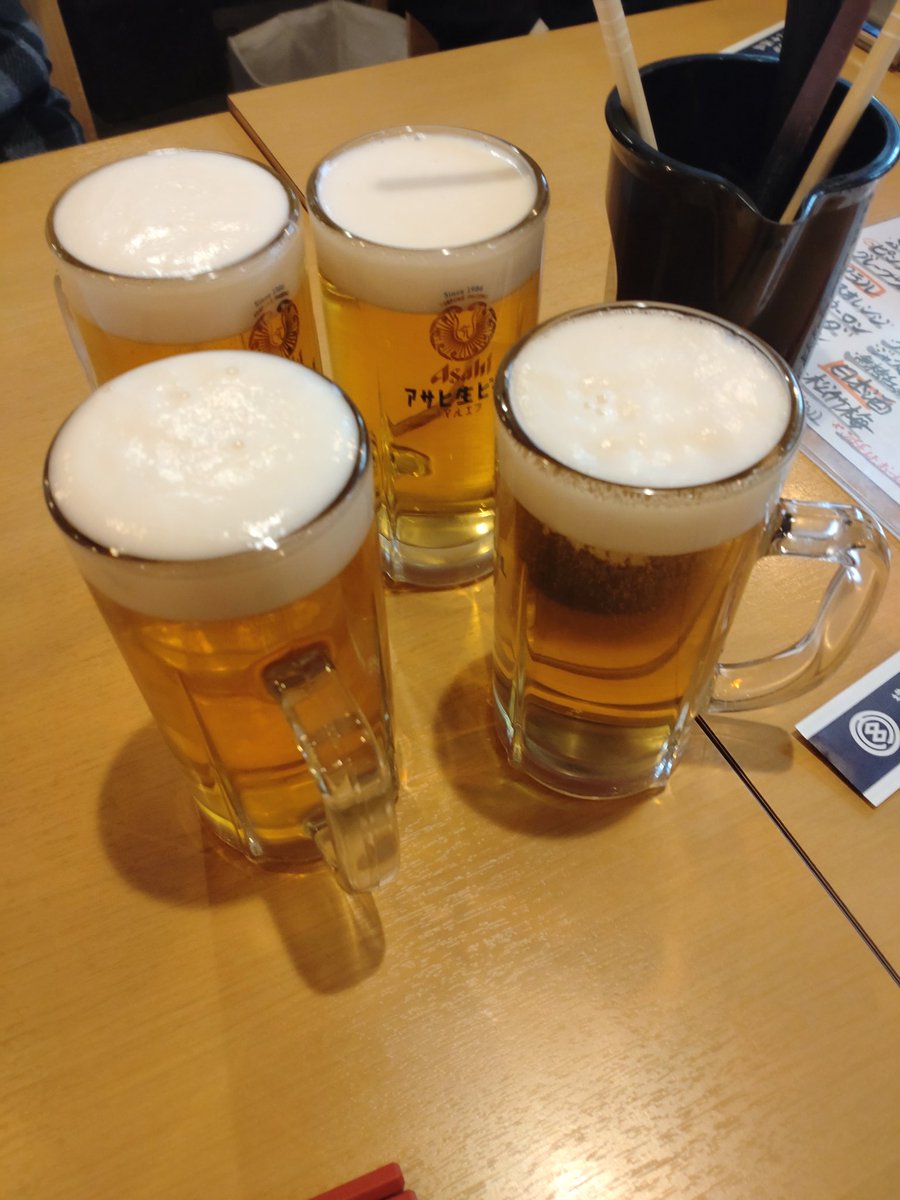 P99only's tweet image. #新年会
#横浜
昨日は飲み会。近況を報告しつつ食べて飲んで🍻
意外な接点や共通点があったり。
繁華街も盛況で楽しめた。