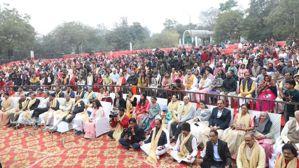 मुख्यमंत्री डॉ. मोहन यादव ने आज भोपाल स्थित रवींद्र भवन परिसर में आर्ट ऑफ लिविंग संस्था एवं भोपाल उत्सव मेला समिति द्वारा आयोजित सोमनाथ ज्योतिर्लिंग रुद्र पूजा व दर्शन कार्यक्रम में सहभागिता की।

<a href="/DrMohanYadav51/">Dr Mohan Yadav</a> #CMMadhyaPradesh #Bhopal