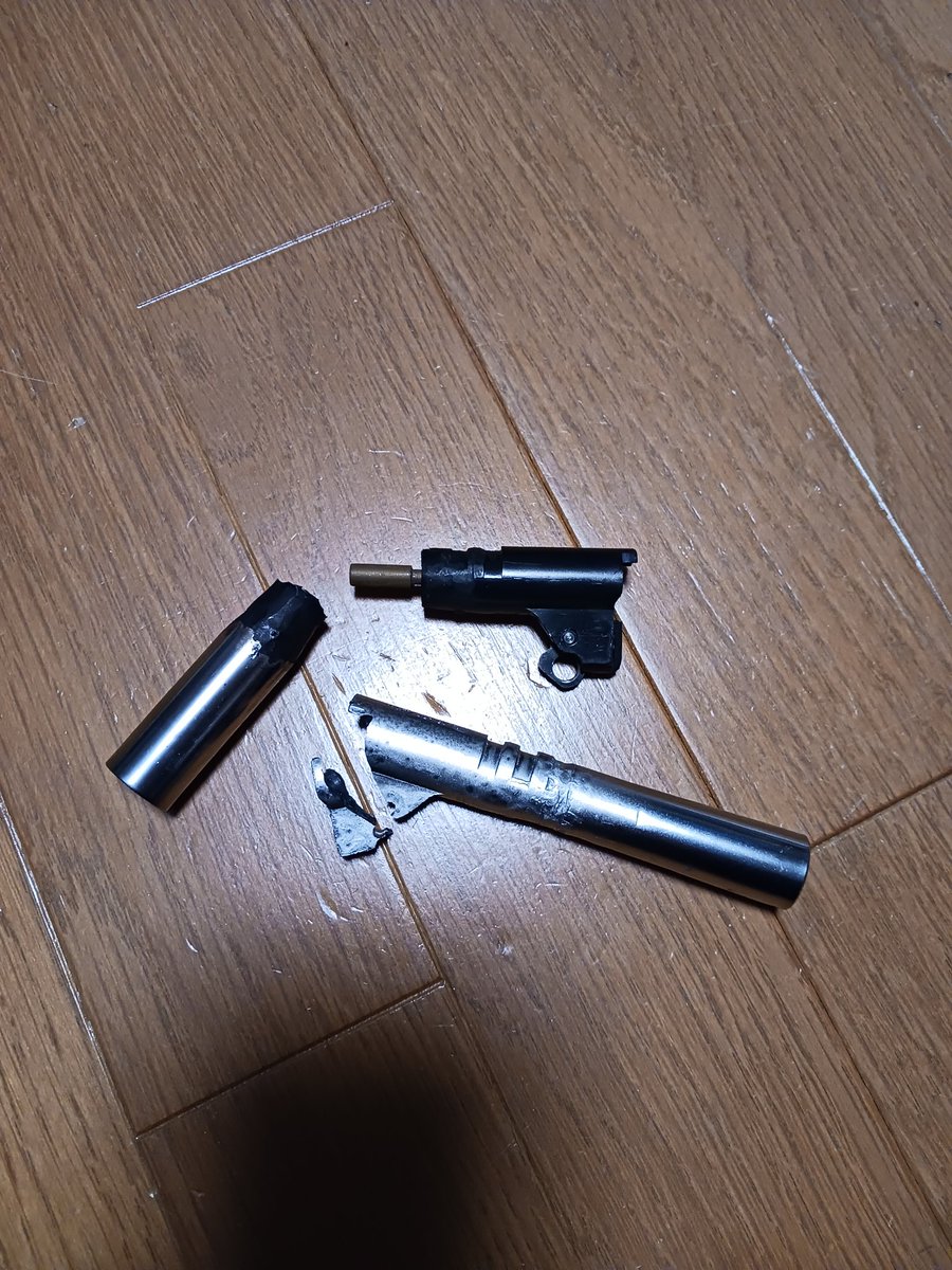 SfcCracker's tweet image. 年明け早々にバレルが2本 逝きました🤣