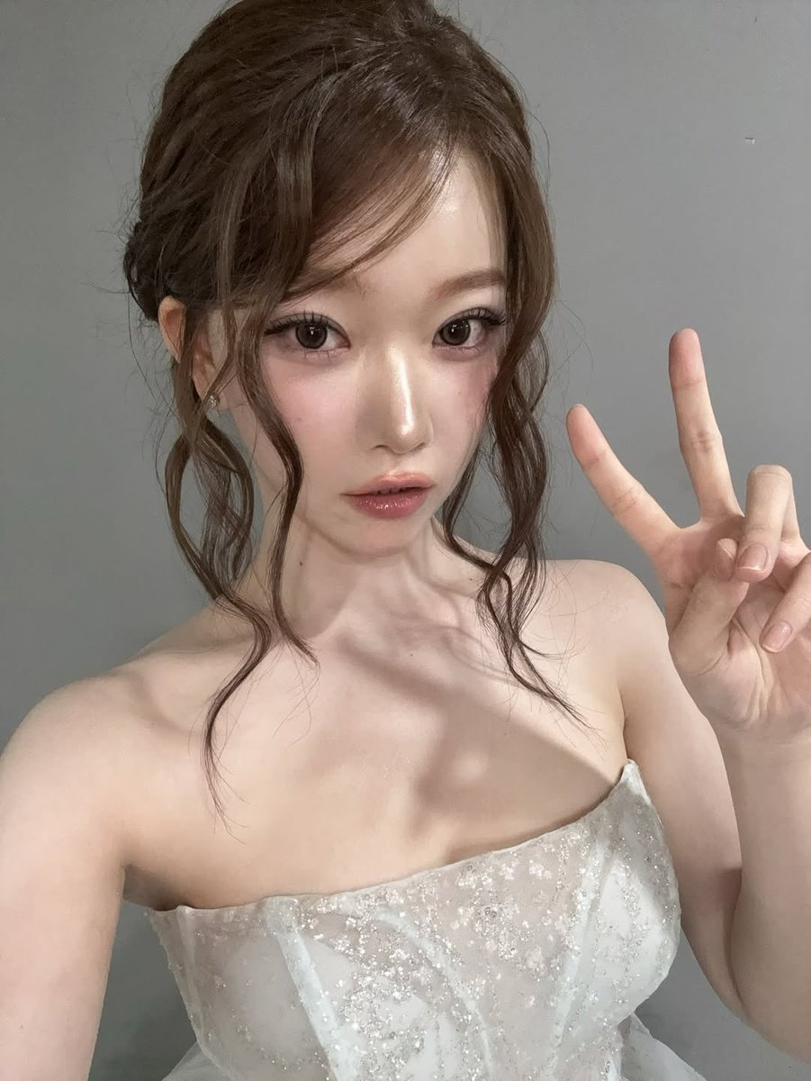 X 게시물에 포함된 츠키 메이크업 관련 이미지