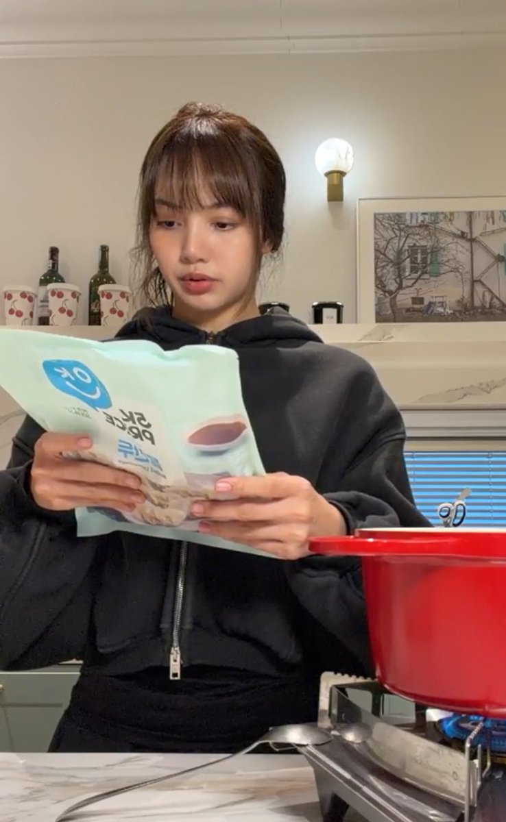 _prikooya's tweet image. I can’t stop looking at her.. she’s so gorgeous!!! 🥺🫶🏻 #lisa