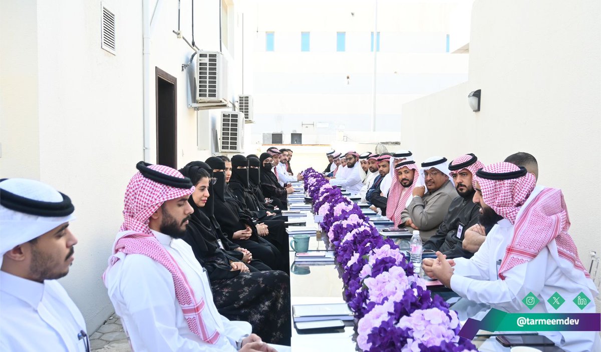 tarmeemdev's tweet image. في #_ترميم_للتنمية نؤمن أن بيئة العمل المحفّزة تُبنى بالتواصل والألفة،
وفي لقاء الإفطار الشهري اجتمع فريق ترميم للتنمية في أجواء ودّية، رحّبنا خلالها بالكفاءات الجديدة التي انضمت الى ترميم للتنمية. 🌿

ومع ختام عامٍ مضى وبداية عام 2026، جدّدنا استعدادنا لانطلاقة جديدة تحمل المزيد…